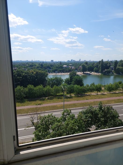 Продам 2х комнатную кв-ру  Киев ул. Радужная 17