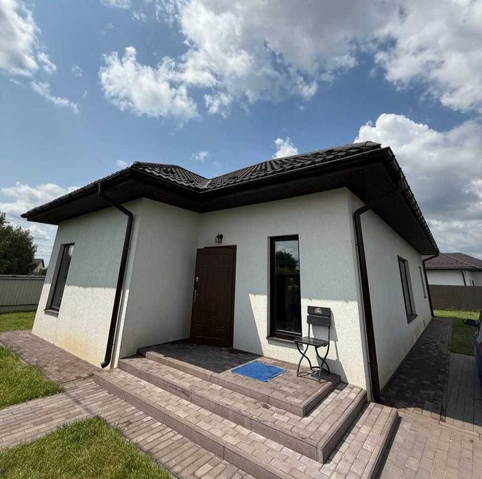 Продам будинок з ремонтом та каміном в гарній локації