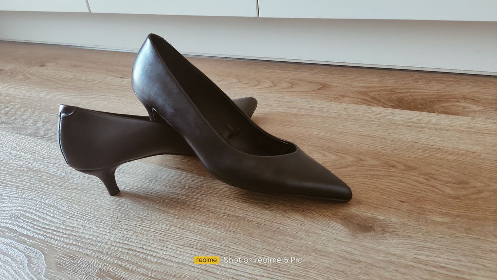 Czółenka czarne Lasocki r. 39/40