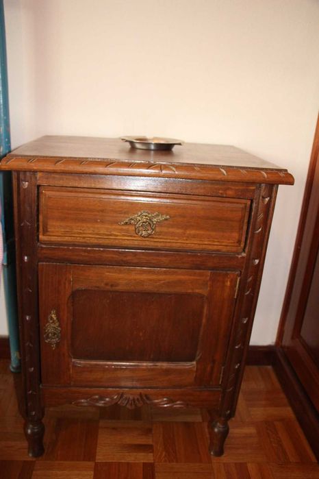 Conjunto de mesas de cabeceira (2)