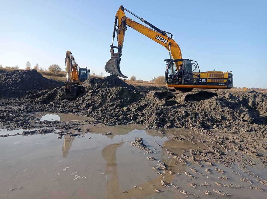 Послуги екскаватора. Екскаватор навантажувач. Послуги спецтехніки