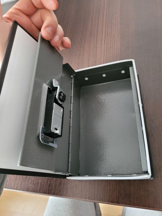 Sejf kasetka skrytka na pieniądze skarbonka