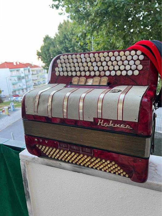 Acordeão Hohner Amati VIII à 3a voz com saco e correias novas