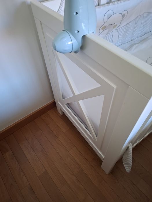 Cama/ Berço El Corte madeira  estilo Ingles branco + colchao anti alergico