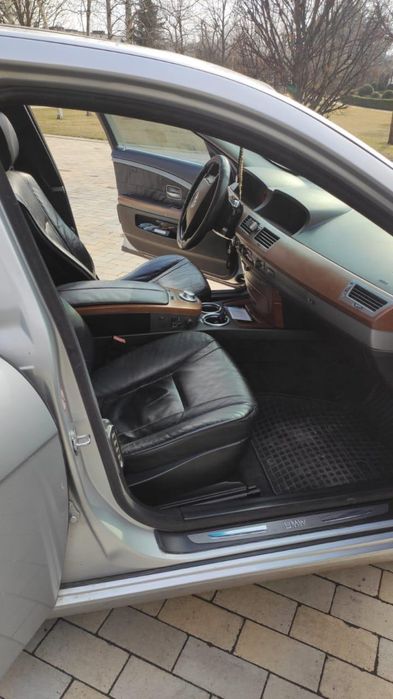 BMW 7 дзвонити до 22:00