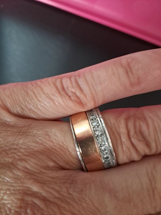 Anel de design Ag prata e aro balhado a ouro