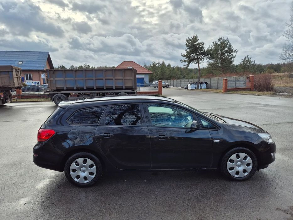 Opel Astra Witam mam do spdzedania Opla Astre  2012 rok z niskim przebiegiem