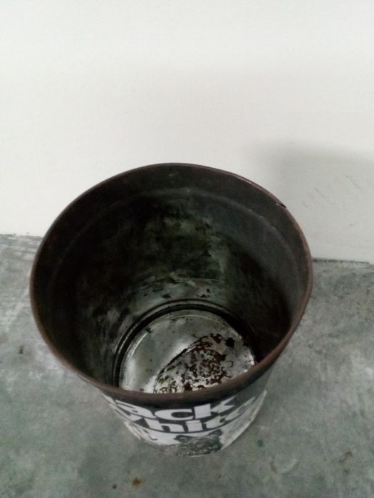 Black y white - raro balde chapa publicitario