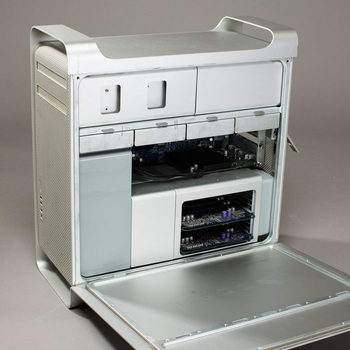 Mac Pro A1186 w dobrym stanie