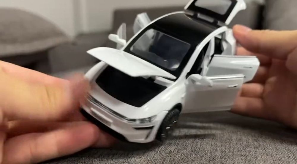 Іграшка дитяча Tesla model Y