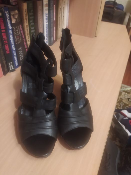 Жіночі шкіряні босоніжки, 38-39 розмір