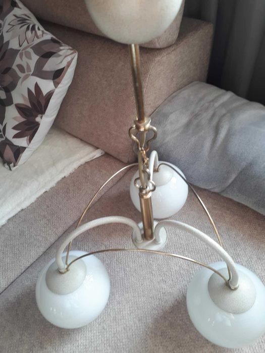 Żyrandol złoto biały, częściowo złoty kolor bielony