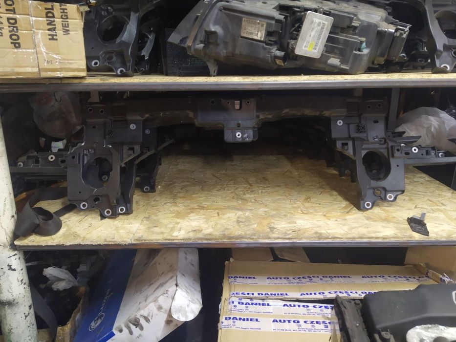 Панель передняя телевизор Touareg туарег нф фл tiguan passat b6 b7