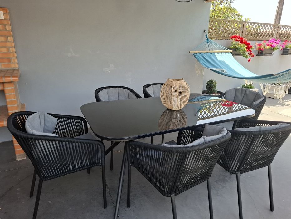 Conjunto Mesa de Vidro com 6 Cadeiras – COMO NOVO – 500€