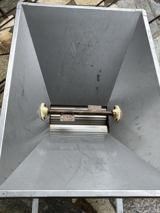 Esmagador de uvas ,Lena