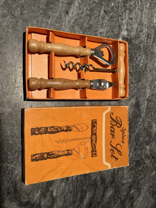 “Bar Set” - metal e madeira