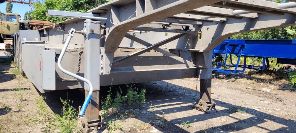 Контейнеровоз напівпричіп