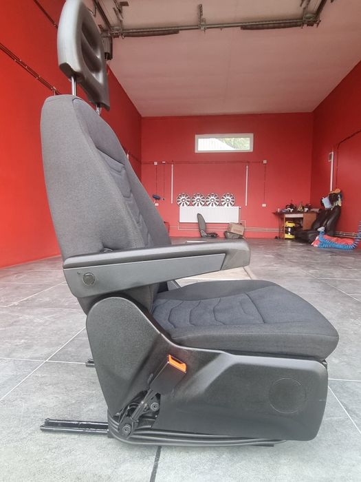 Сидінея водія Iveco Daily