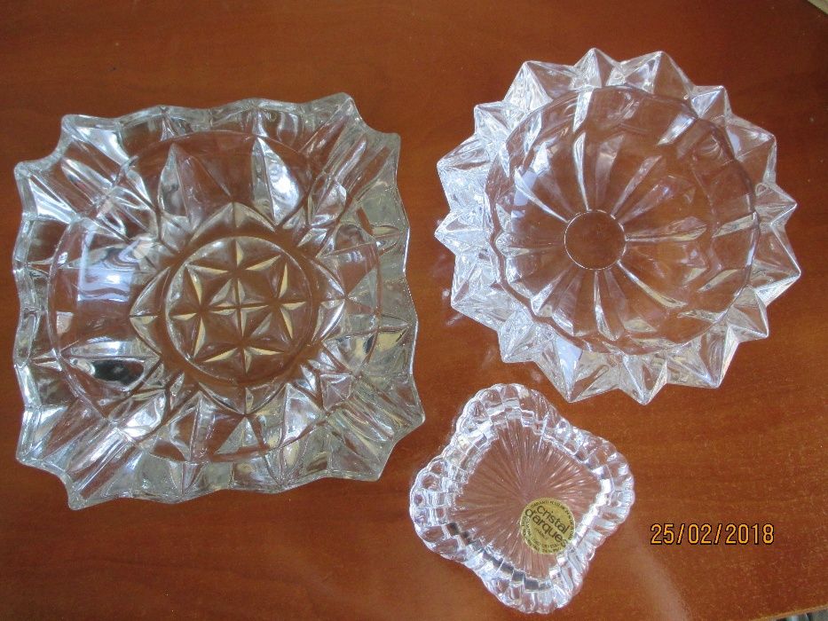 Guarda jóias e 2 cinzeiros meio-cristal