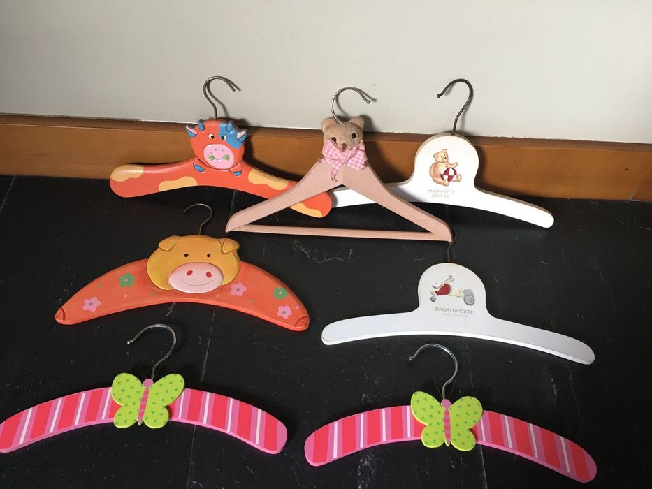 Cabides em madeira para meninas