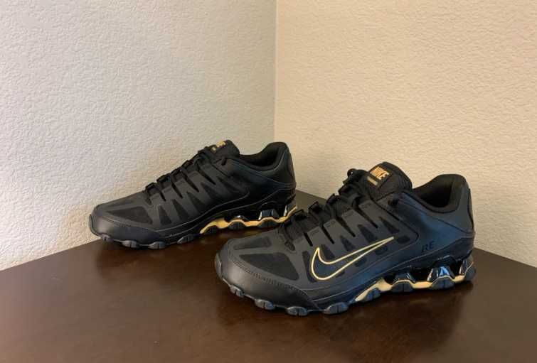 Nike Reax 8 TR Czerń/Czerń/Metallic Gold Rozmiar 45.5