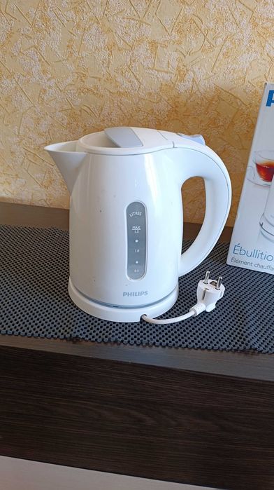 Электрочайник Philips HD 4646