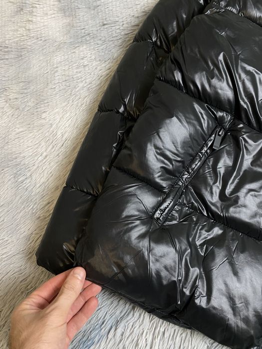 Мужской глянцевый дутый пуховик чёрный  Boohoo