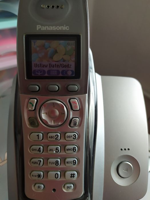 Telefon stacjonarny bezprzewodowy Panasonic KX-TCD 300 z kolorowym wyś