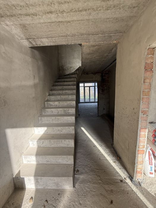 Продається дуплекс 3 поверховий готовий до ремонту від власника,Обмін