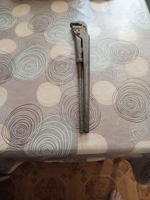 Трубный ключ для труб