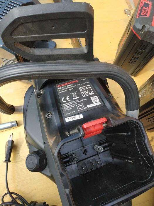 цепная аккумуляторная пила Powerworks 82V