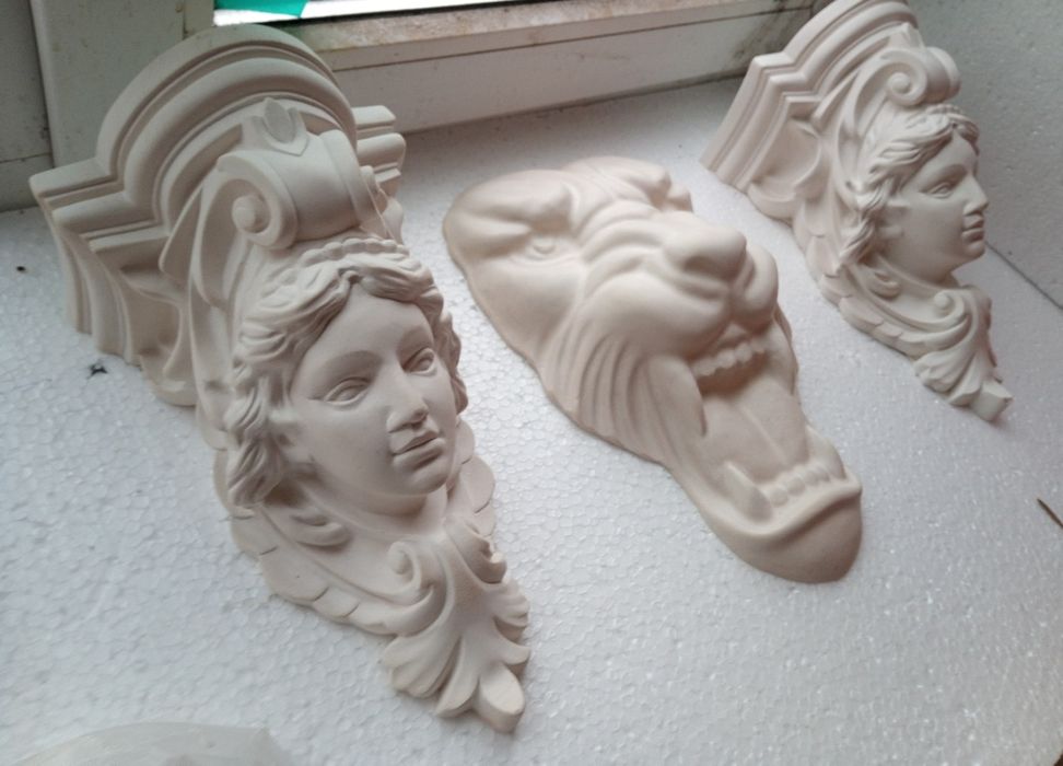 Декор отлит из гипса