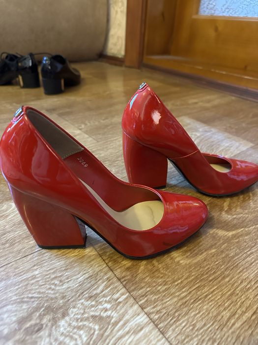 Червоні каблуки