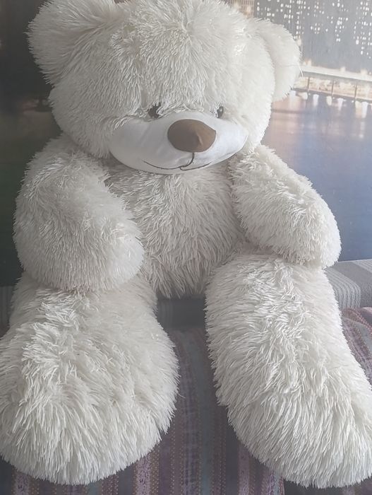 Большой белый мишка