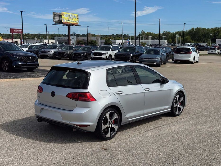 Volkswagen Golf GTI SE 4-Door      2017
