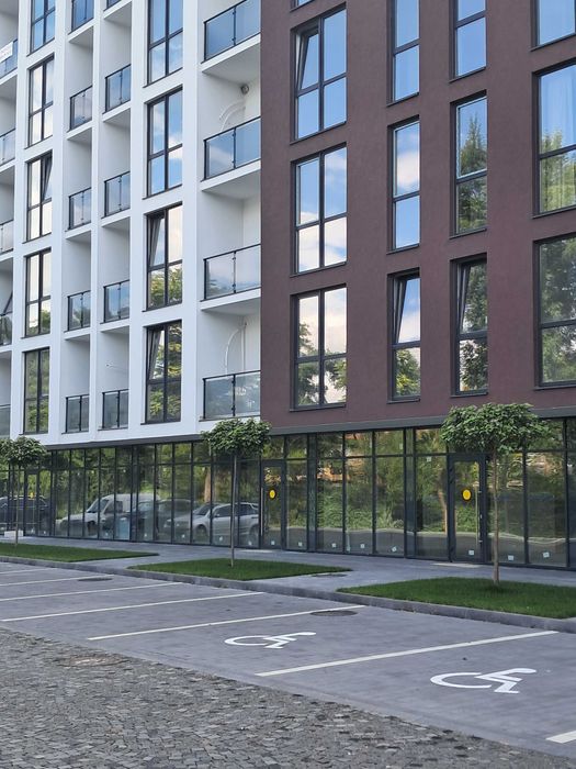 Новобудова у центрі Свалява. Комерційне приміщення. Продаж.