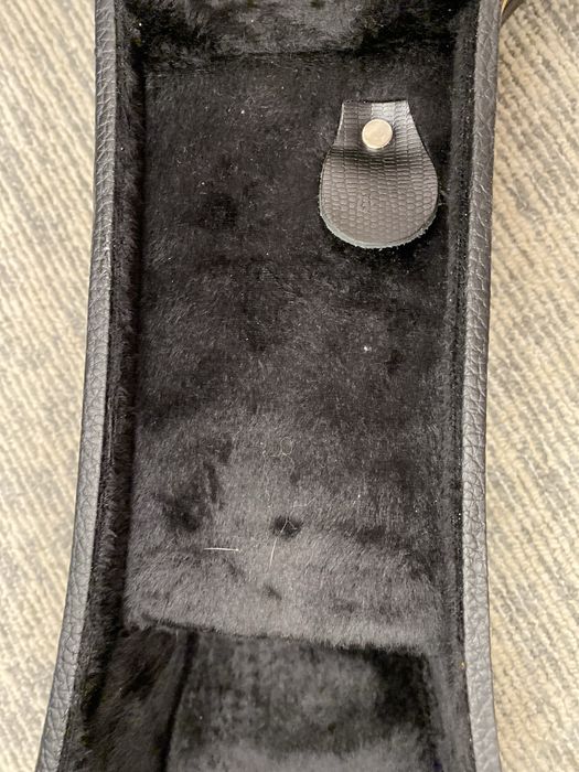 Twardy pokrowiec FENDER