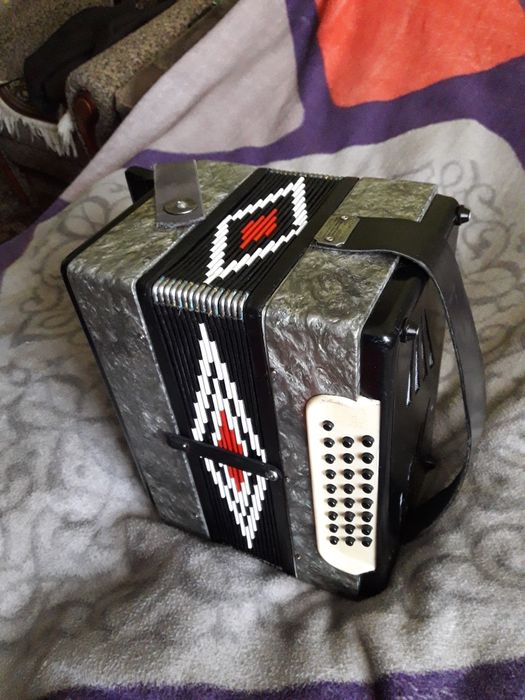 Продам Тульскую гармонь  3-4  голосую