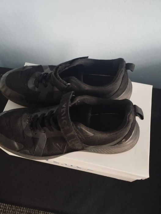 Buty chłopięce czarne rozmiar 39