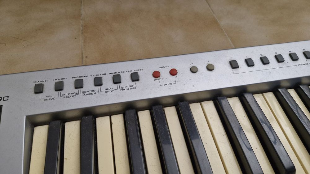 Vendo teclado controlador midi EVOLUTION Mk-249C (RESERVADO)