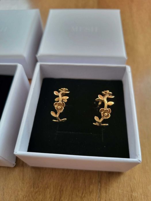 Conjunto Argolas + Anel de Flores Dourados - MESH