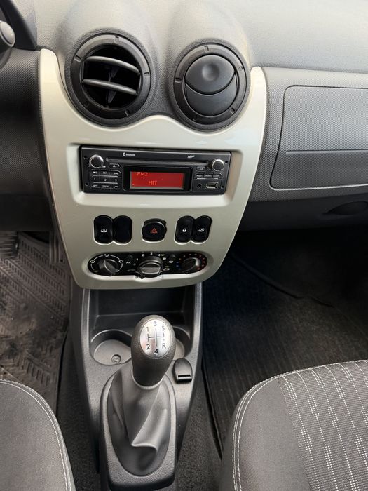 АвтомобільDACIA Logan