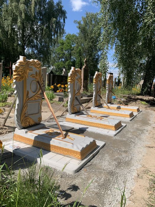Бетонні Памʼятники в місті Звягель