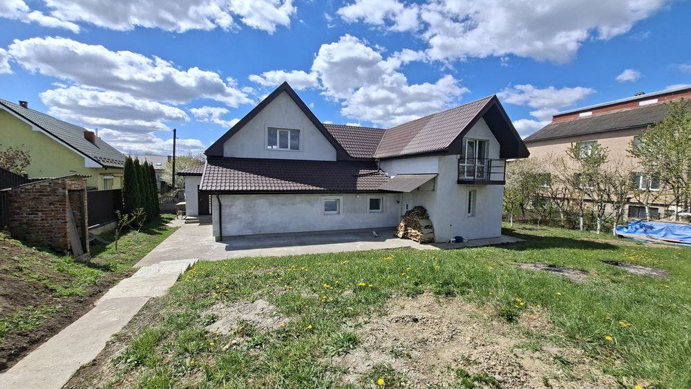 Продаж житлового будинку 220м². Ділянка 7сот.Котедж.Комунікації. Ремонт. Івано-Франківськ.Терміново
