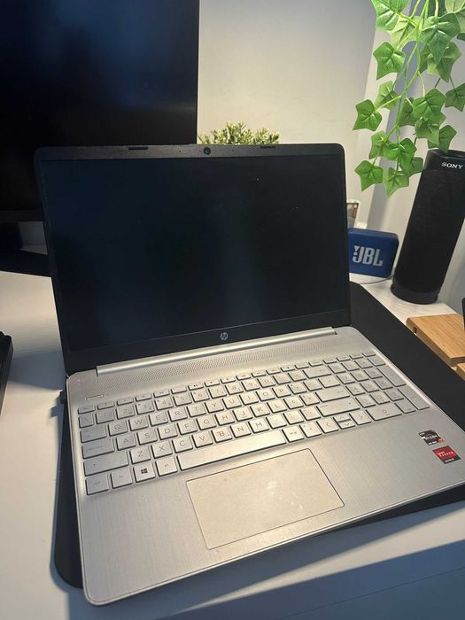 Hp Laptop AMD Ryzen 7 4700U with Radeon Graphics