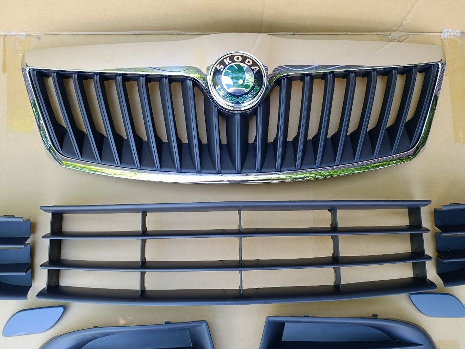 Решітка радіатора skoda Octavia A5 FL шкода Октавія а5 заглушка в бампер