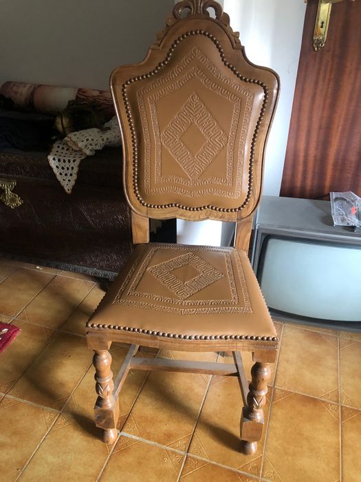 Cadeiras Antigas madeira e couro