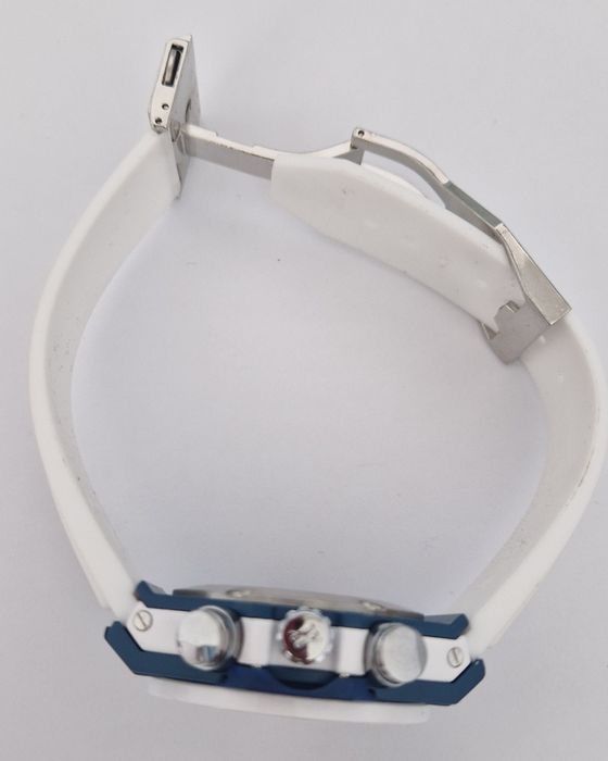 Relógio magnífico, novo e nunca usado.