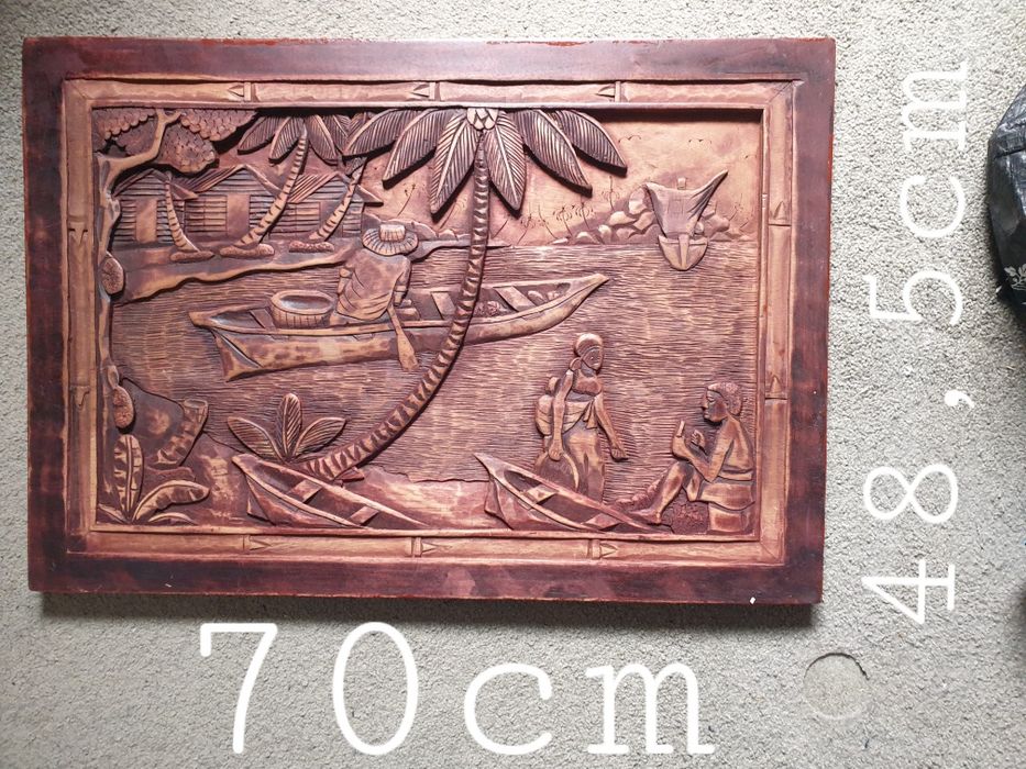 Quadro todo em madeira trabalhada