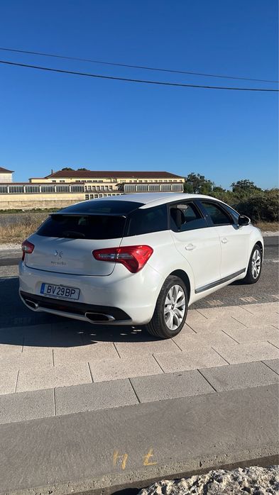 Citroen DS5.